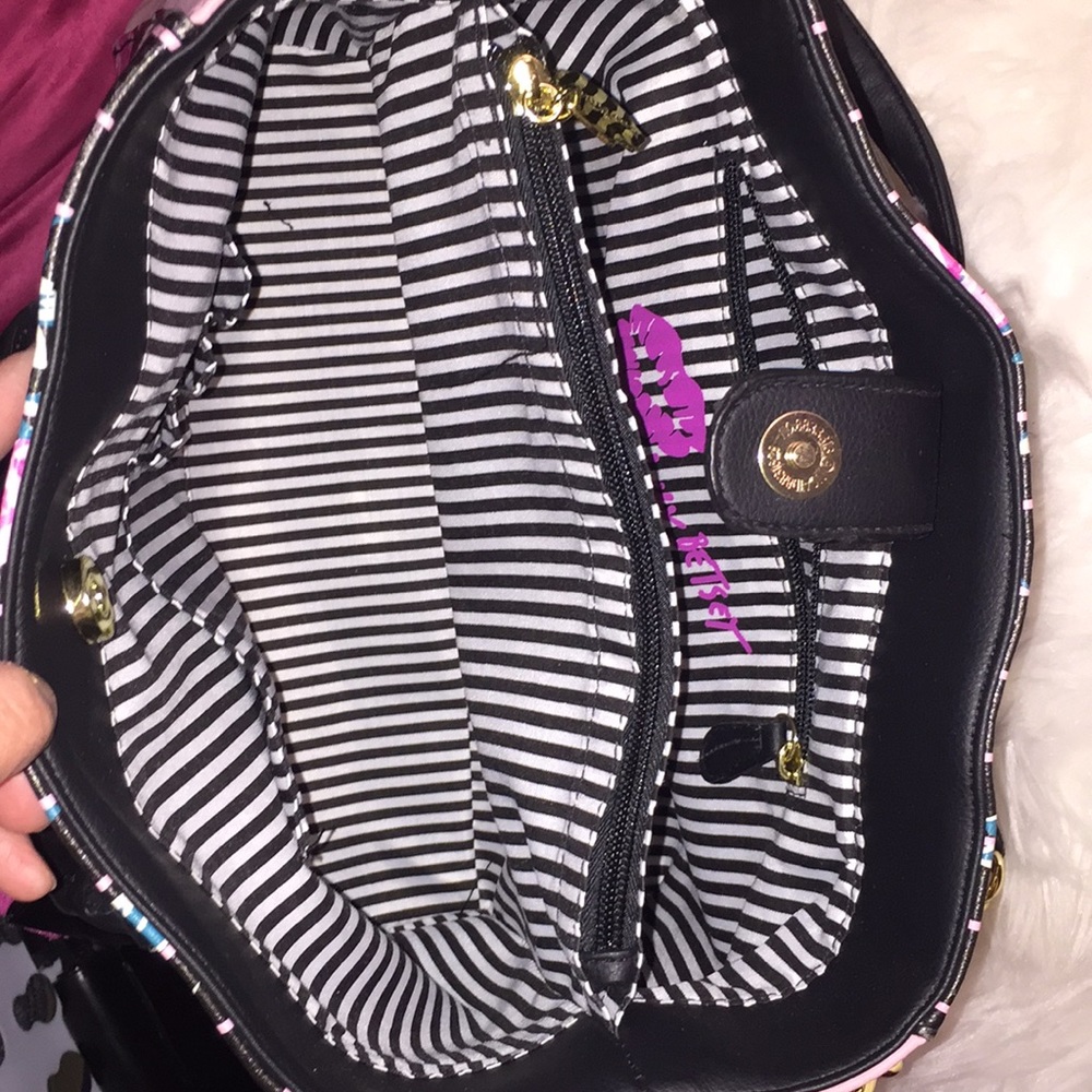 💞👜Luv Betsey Johnson Rosebud satchel purse👜💞 - Picture 5 of 8